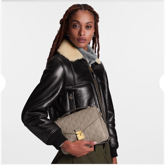 Louis Vuitton Pochette Metis handbag in turtle dove - Comes with box and dustbag - Picture 4 of 15